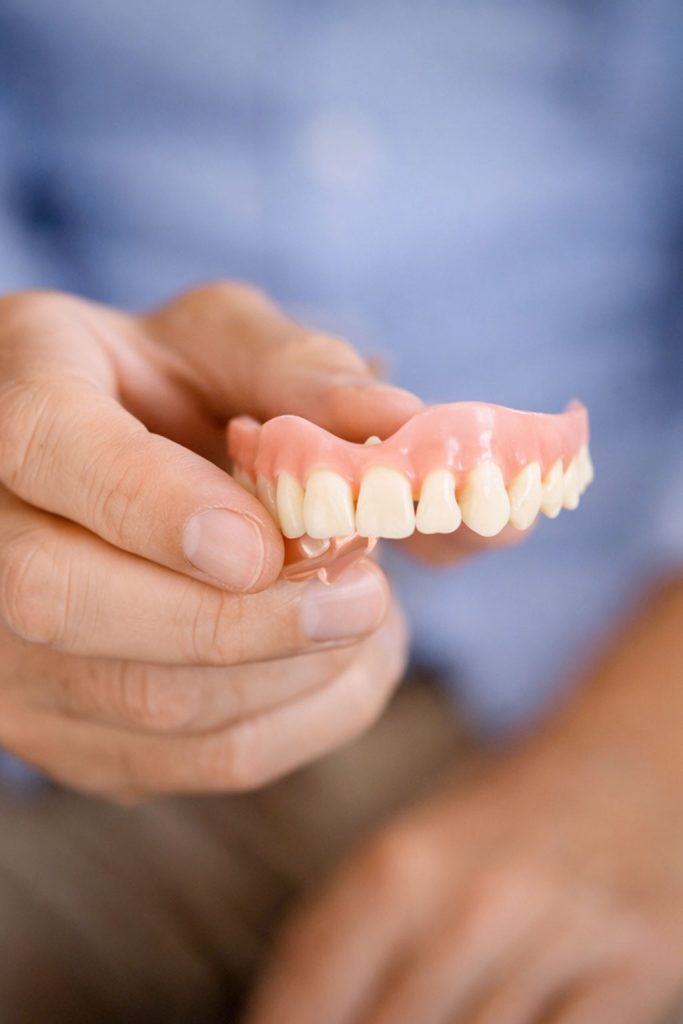 Llevas prótesis removibles incómodas